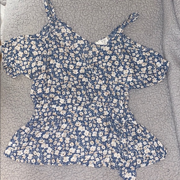SOLD blue floral cold shoulder top - Picture 1 of 4